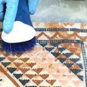 تمیز کردن فرش روشن در خانه