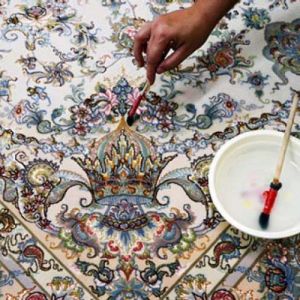  پاک کردن لکه قطره آهن از روی فرش {3 روش تضمینی}