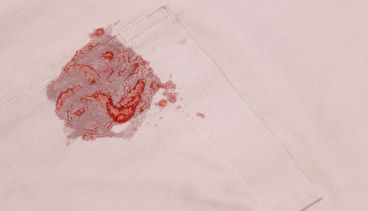  تمیز کردن لکه مربا از روی فرش