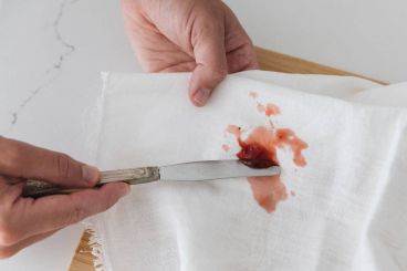 بهترین راهکار تمیز کردن لکه مربا از روی فرش