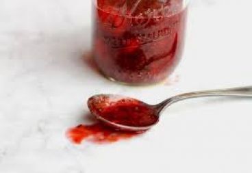  روش پاک کردن لکه مربا از روی فرش